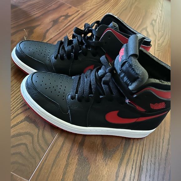 $150 Red and black size 8 women..Snake skin $85 5.5..Dunks $120 not sole 5 - Picture 2 of 14